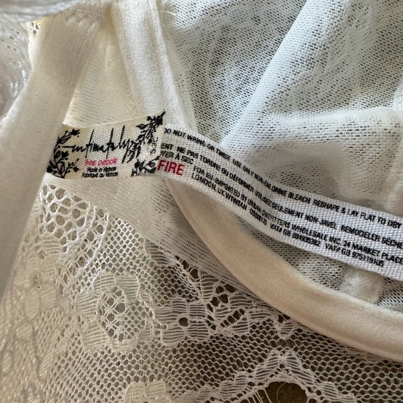 Free people white front clasp lace bra 32C - Picture 3 of 4